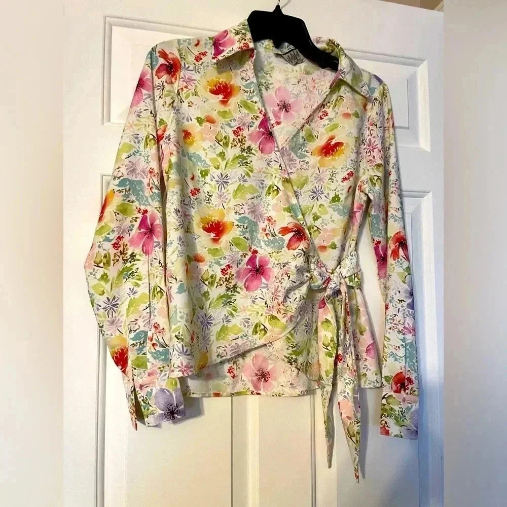 Rachel Zoe Woman's Floral Wrap Blouse Side Tie Small NWT Vibrant Feminine Pretty